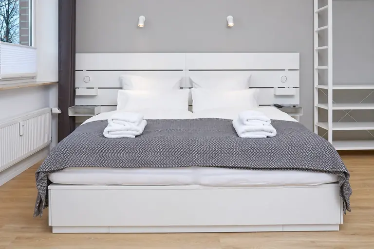 Apartment 1 – Studio für 1–2 Gäste mit Doppelbett.